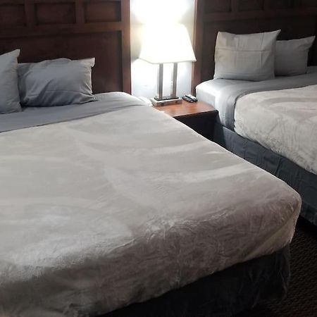 Hotel 2 Queen Beds Hotel Room 220 Booking Stillwater Dış mekan fotoğraf