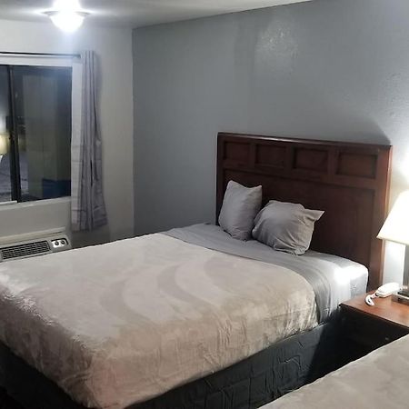 Hotel 2 Queen Beds Hotel Room 220 Booking Stillwater Dış mekan fotoğraf
