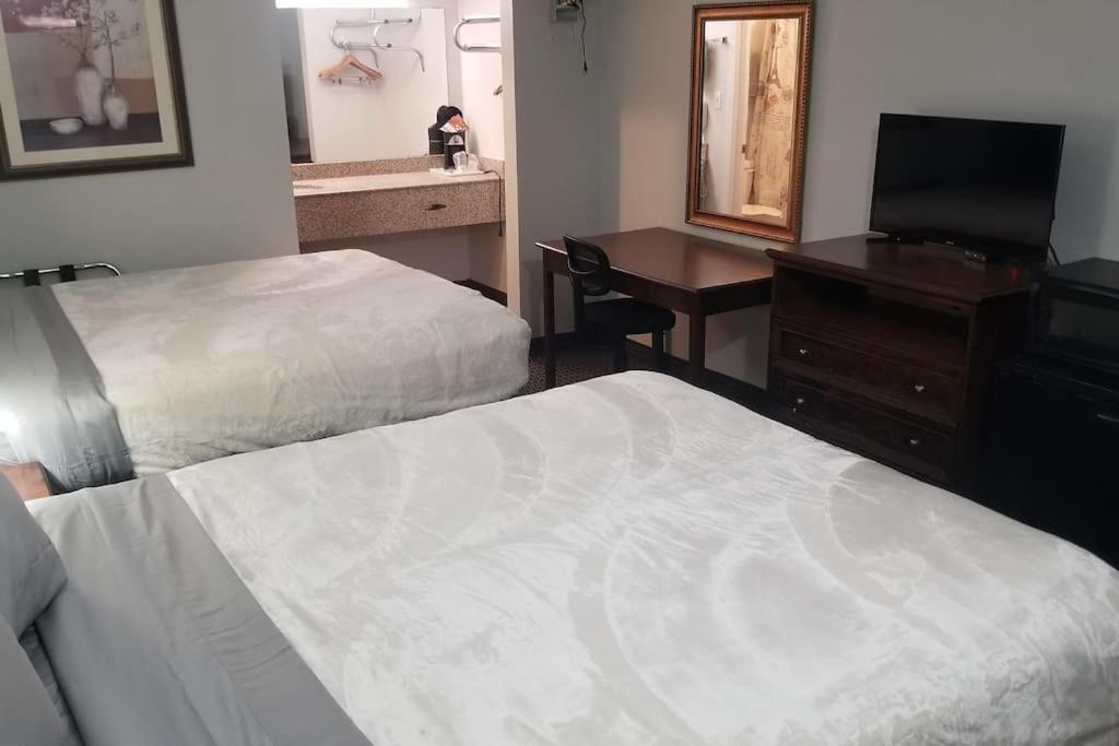 Hotel 2 Queen Beds Hotel Room 220 Booking Stillwater Dış mekan fotoğraf