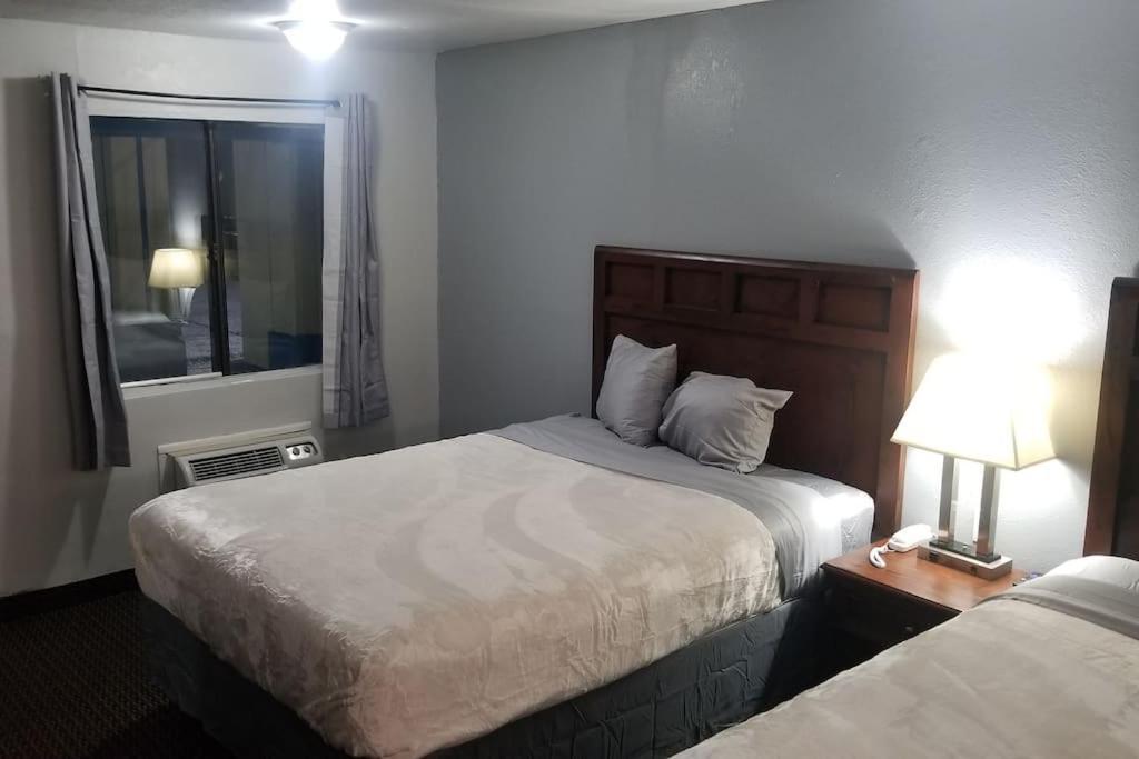 Hotel 2 Queen Beds Hotel Room 220 Booking Stillwater Dış mekan fotoğraf