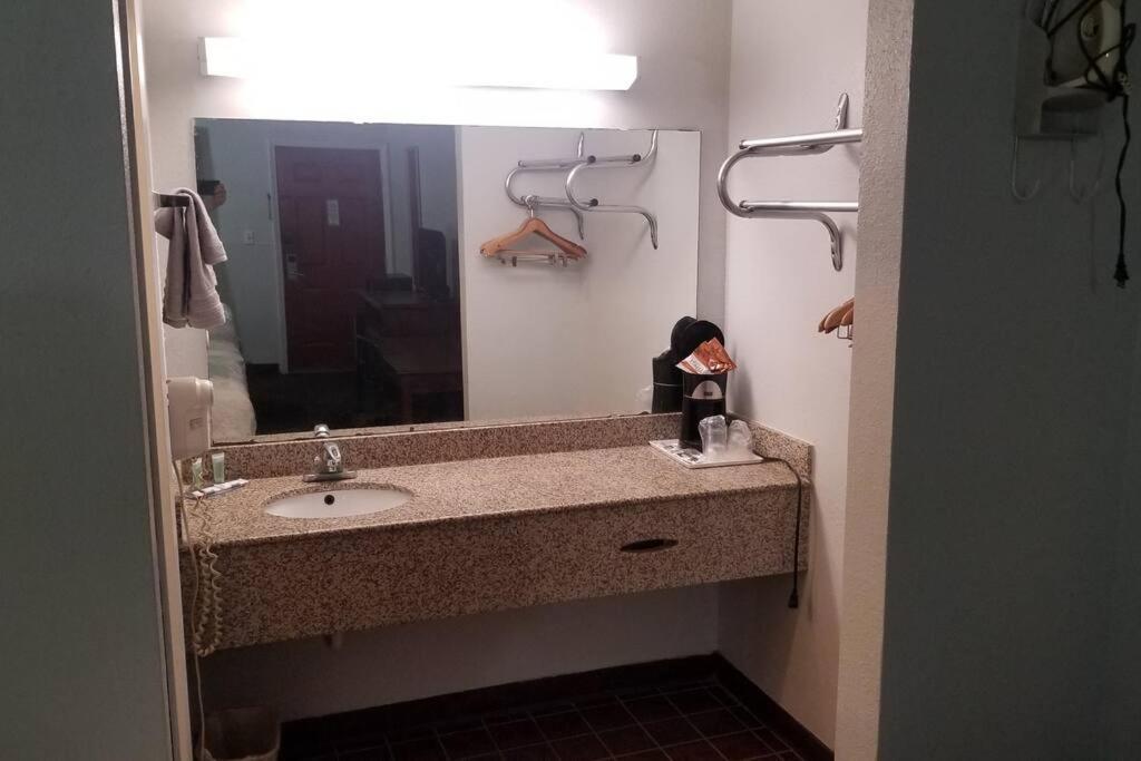 Hotel 2 Queen Beds Hotel Room 220 Booking Stillwater Dış mekan fotoğraf